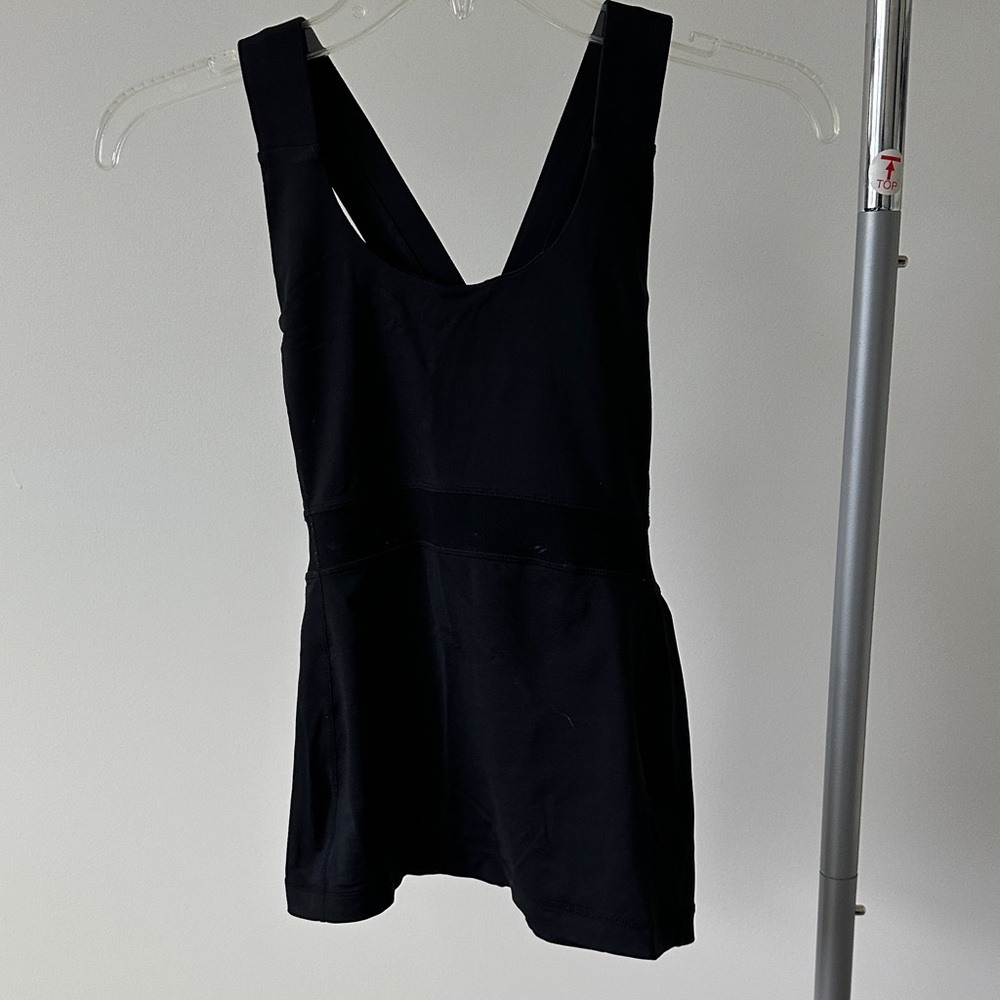 Black Lululemon tank